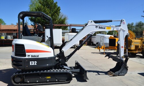 Аренда мини-экскаватора Bobcat E32