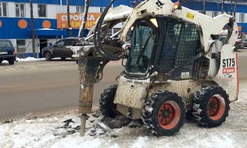 Аренда фронтального минипогрузчика Bobcat S175 с гидромолотом.