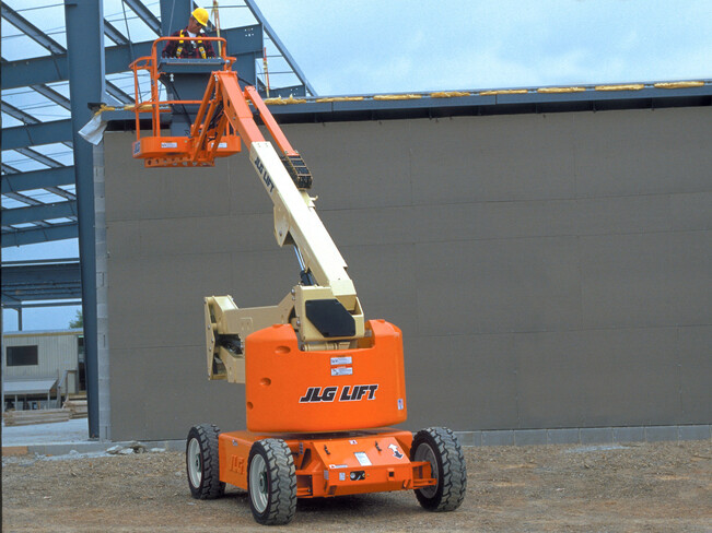 Аренда коленчатого подъемник JLG E450A